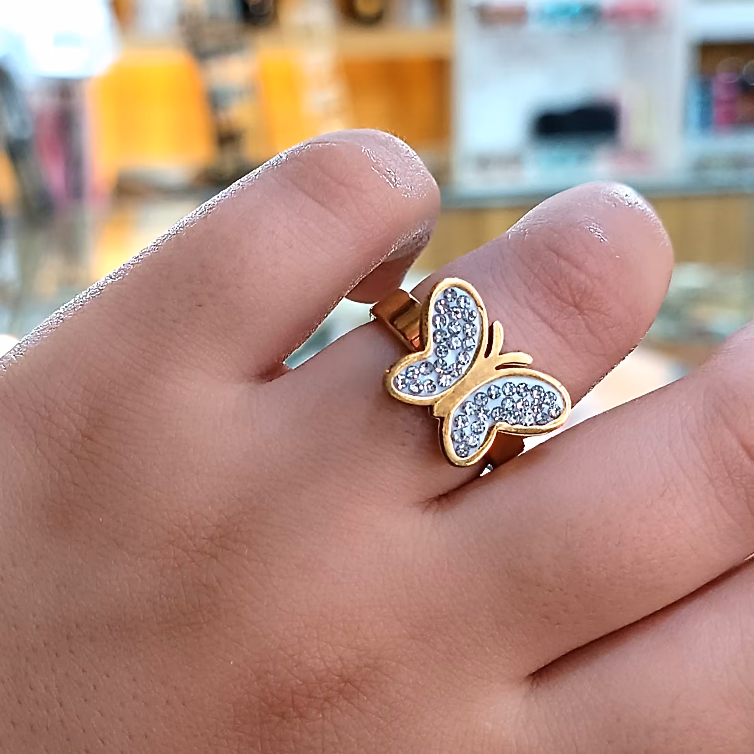 انگشتر پروانه 