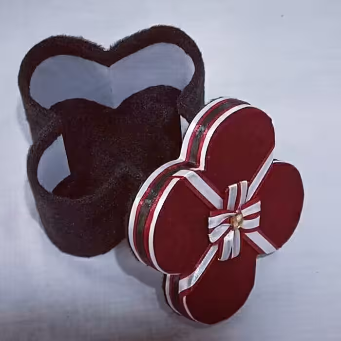 باکس کادو ، چهار ضلعی  گل ، باکس کادویی عروس و داماد  ،تولد  و لنتاین  ، کیفیت عالی ،موجود هست ،آماده فروش 