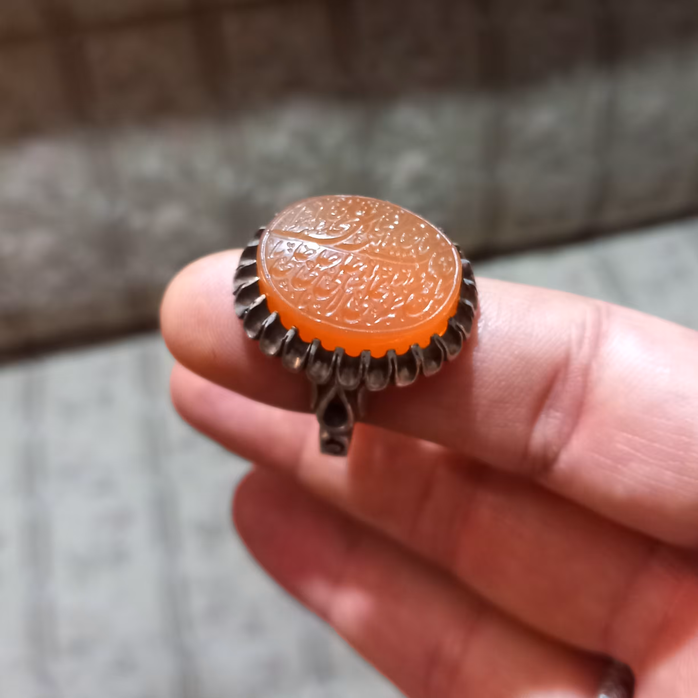 رکاب نقره، سنگین وزن،عقیق یمنی پرتقالی . ذکر شریف ناد علی  تمام دست امضاء دار،بسیار نفیس با مناسبترین قیمت...