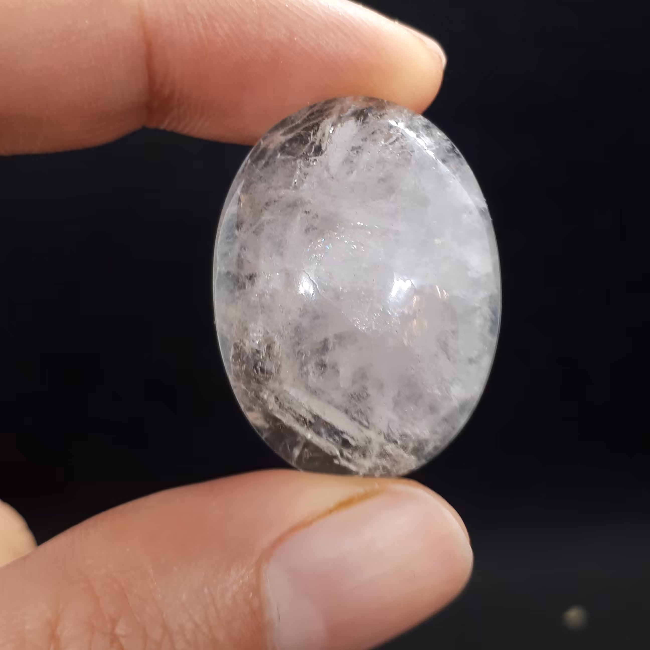 نگین سنگ کوارتز به رنگ یخی