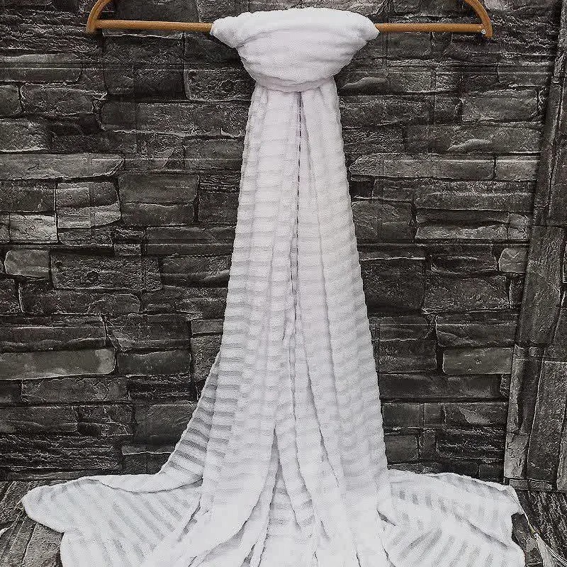 شال نخ مجلسی مخمل
میله ای لمه طوسی و سفید
قواره180 در 80