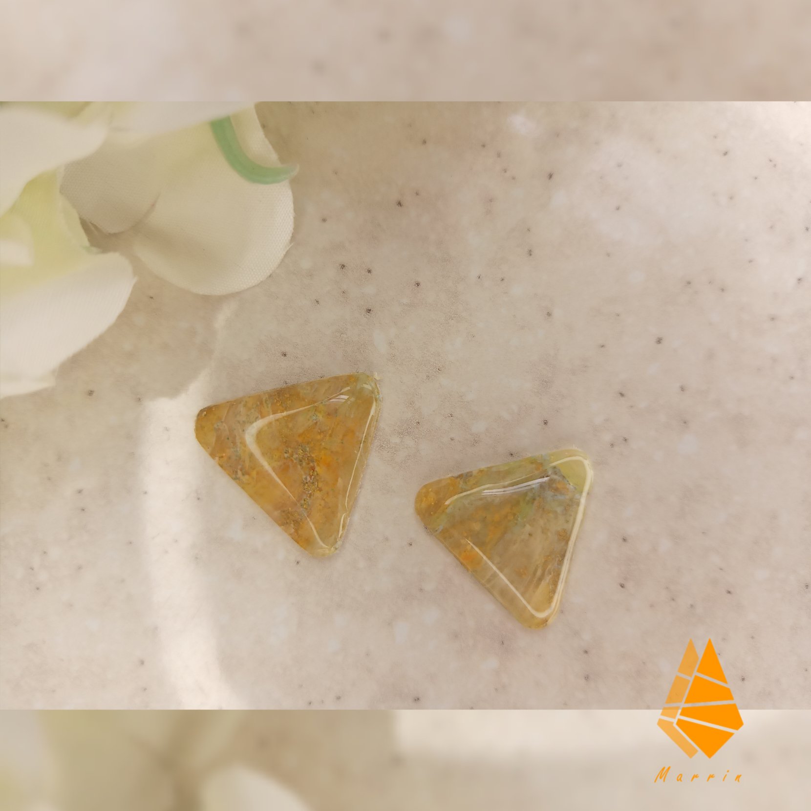 گوشواره مرّین در طرح و رنگ سنگ مرمر آبی و گلبهای، کاملا رئال، دستساز