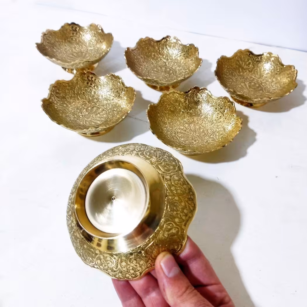 کاسه برنجی پیاله برنجی 6عددی لب قلعه طرح طاووس نیم پایه قلمکار قطر10 دارای ضمانت10ساله