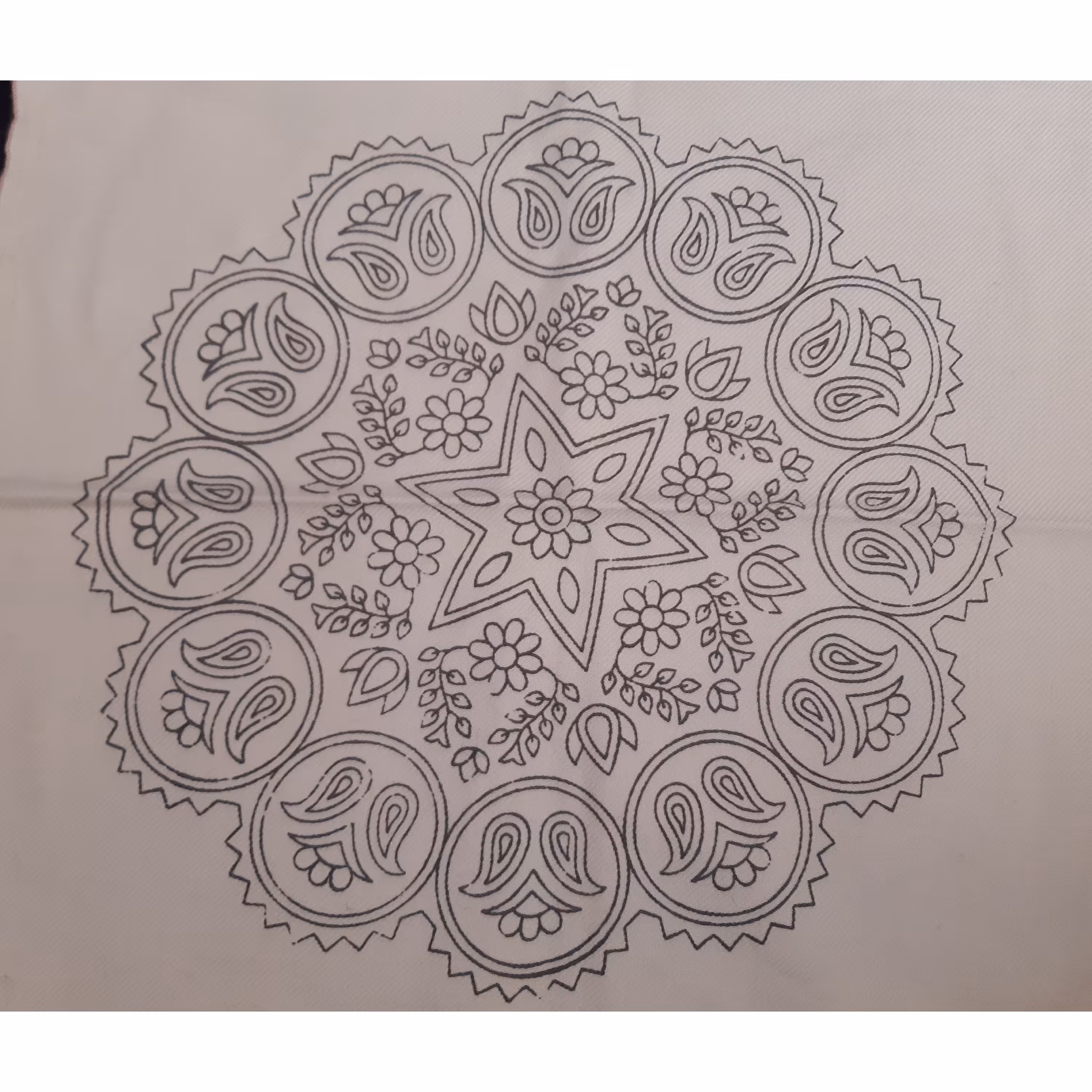 رومیزی گرد متوسط پته به همراه نخ  گیاهی وسوزن