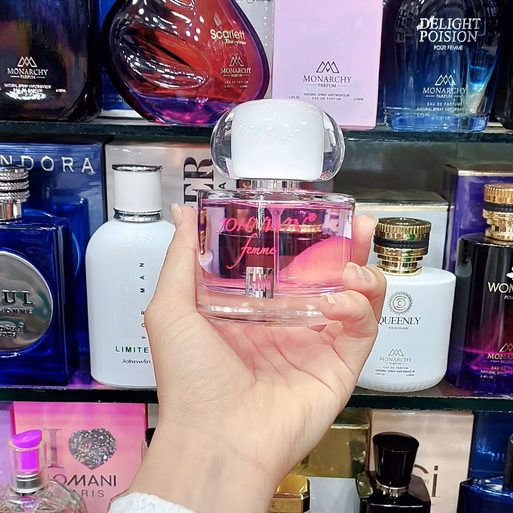 عطر ادکلن  فم زنانه 100 میل اورجینال اماراتی  برند جانوین Johnwin Femme  مشابه ادکلن هوگو بوس فم HUGO BOSS  Hugo Femme