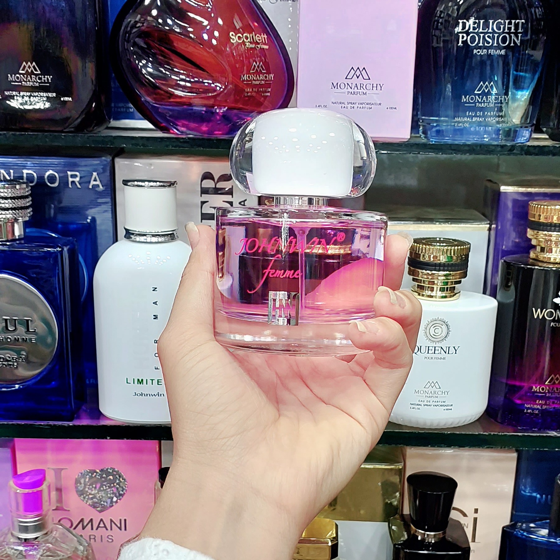 عطر ادکلن فم زنانه 100 میل اورجینال اماراتی برند جانوین Johnwin Femme مشابه ادکلن هوگو بوس فم HUGO BOSS Hugo Femme