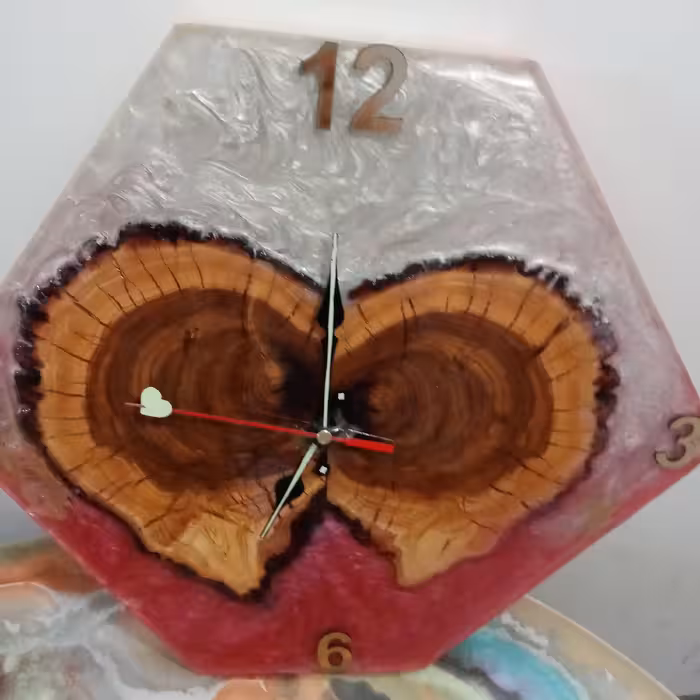 ساعت قلب شکسته تلفیق چوب ورزین