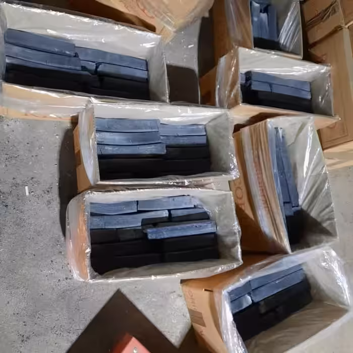 زغال شمشی درجه یک ارسال بصورت باربری وپس کرایه می باشد.