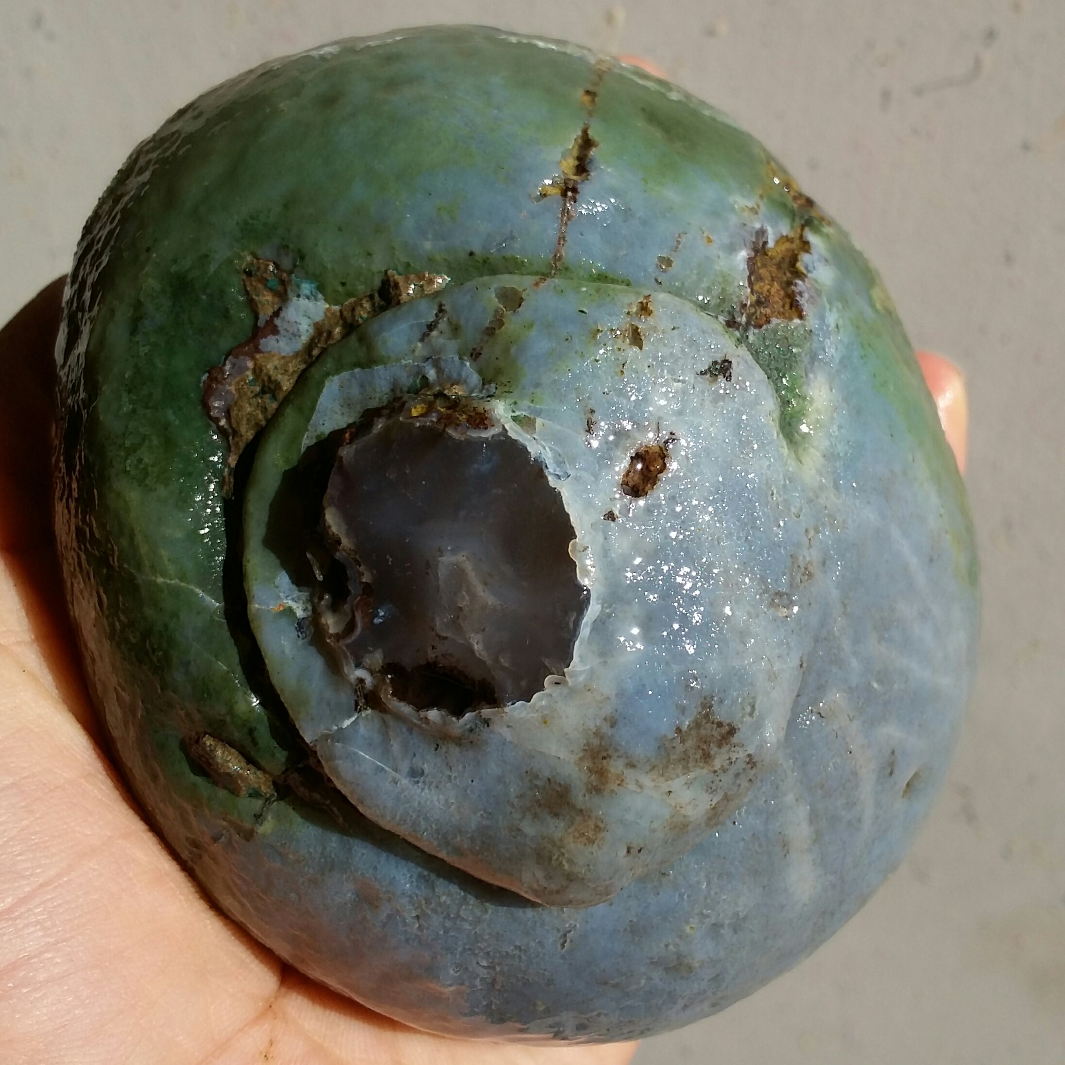 سنگ راف خام غووولپیکر عقیق توپی برش نخورده 100 در 100 طبیعی سرشار از خواص شاهکار خلقت
با قابلیت ساخت چندین نگین محشر ر