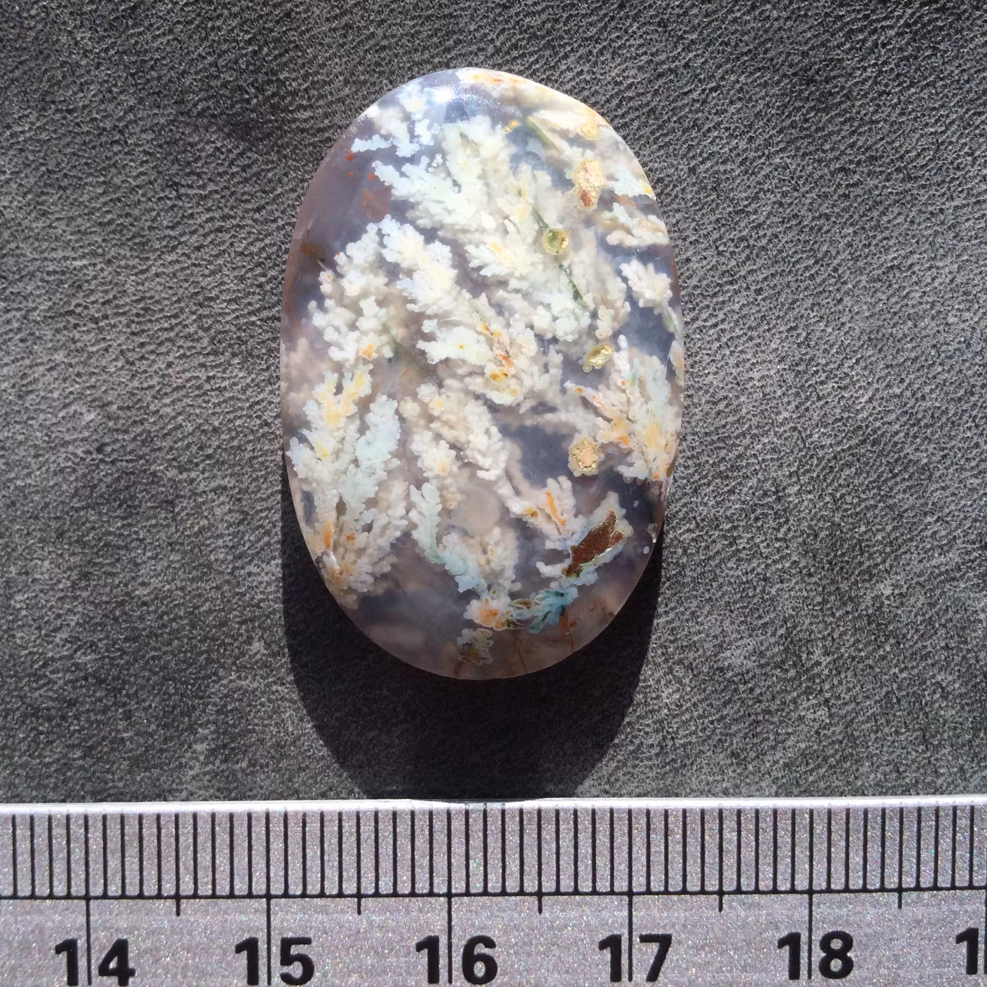 نگین شجر فردوس تراش بیضی خوش قواره 