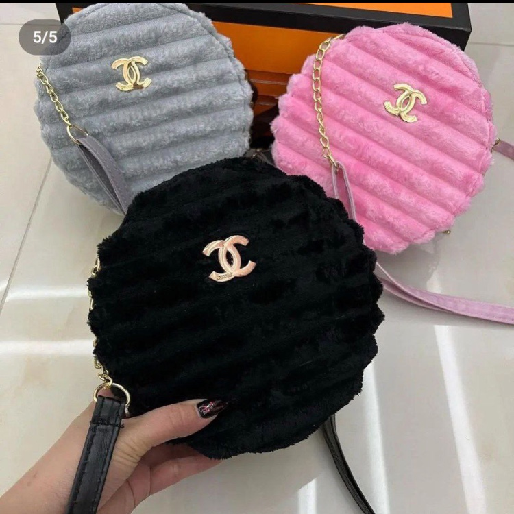 کیف دخترانه و زنانه مجلسی زمستونی دارای بندبلند
دارای رنگبندی سایز16-16