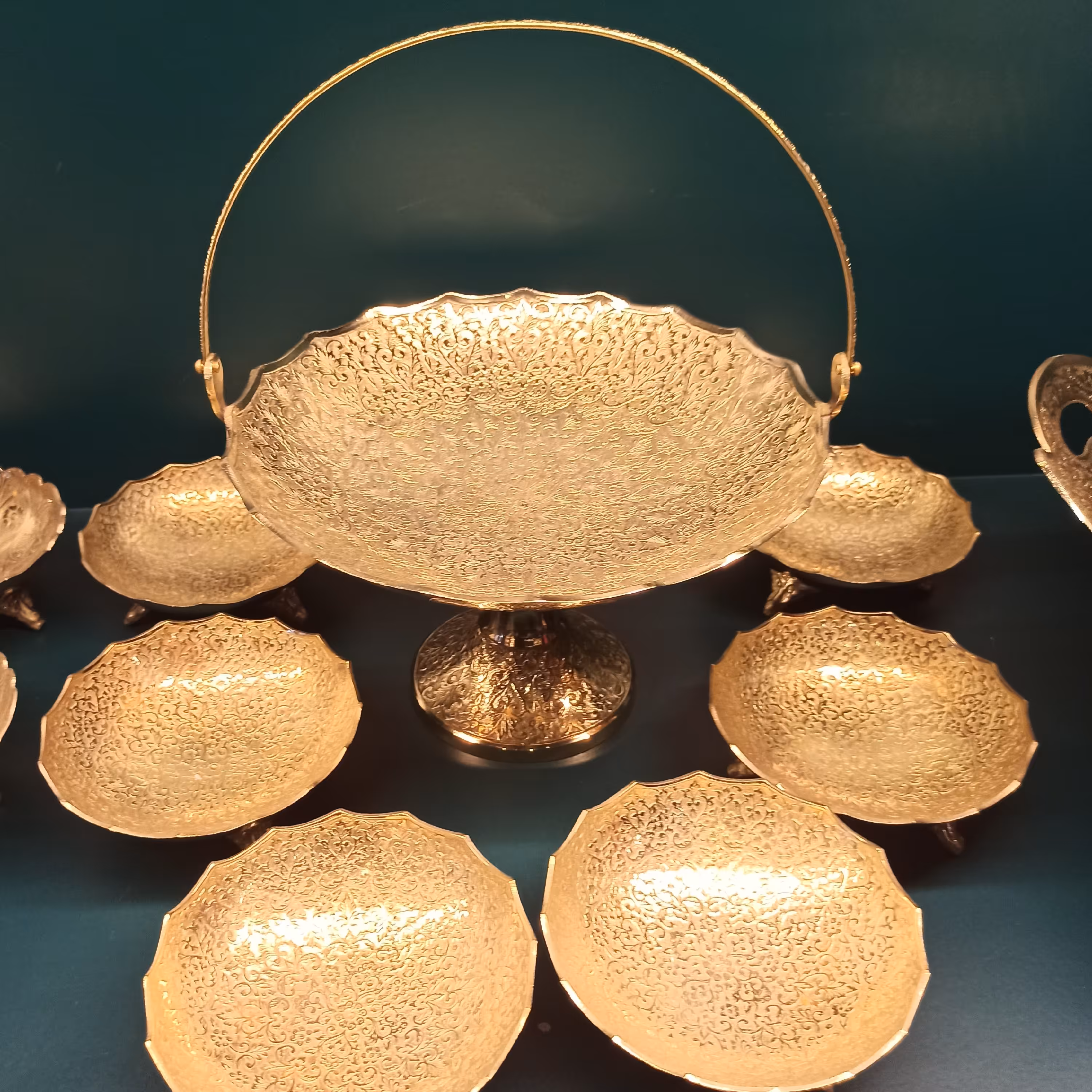 ظروف پذیرایی برنجی