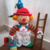 عروسک بافتنی نقاش