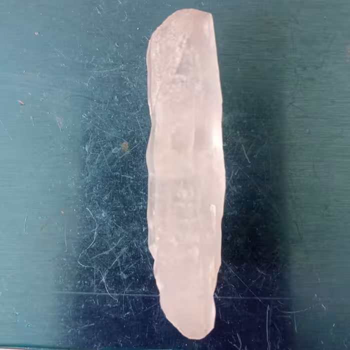 سنگ منشور  کوارتز(مناسب برای قلب و کاهش فشار خون وگرفتگی رگ ها)