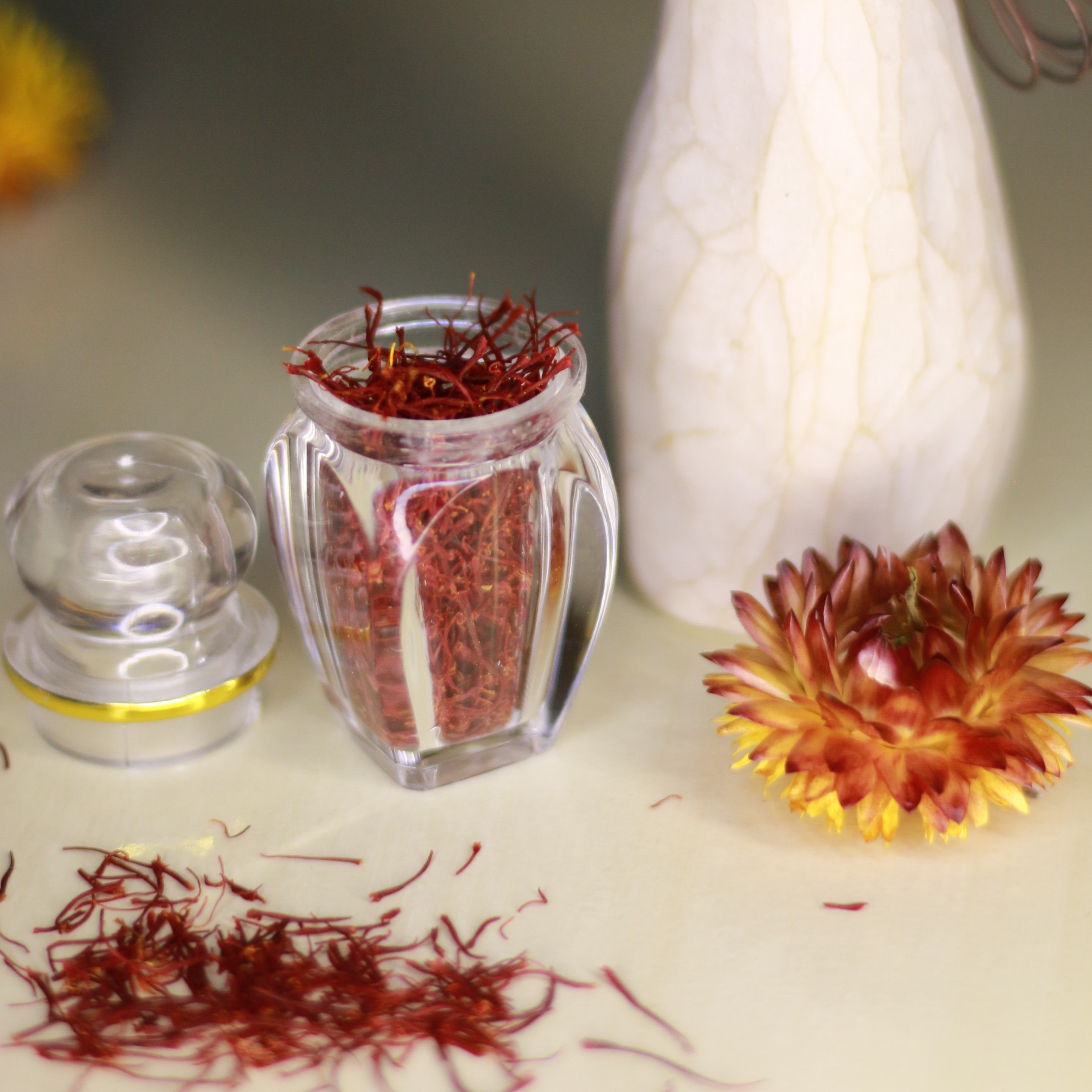 زعفران سرگل درجه یک(یک گرمی با ظرف گوهر)