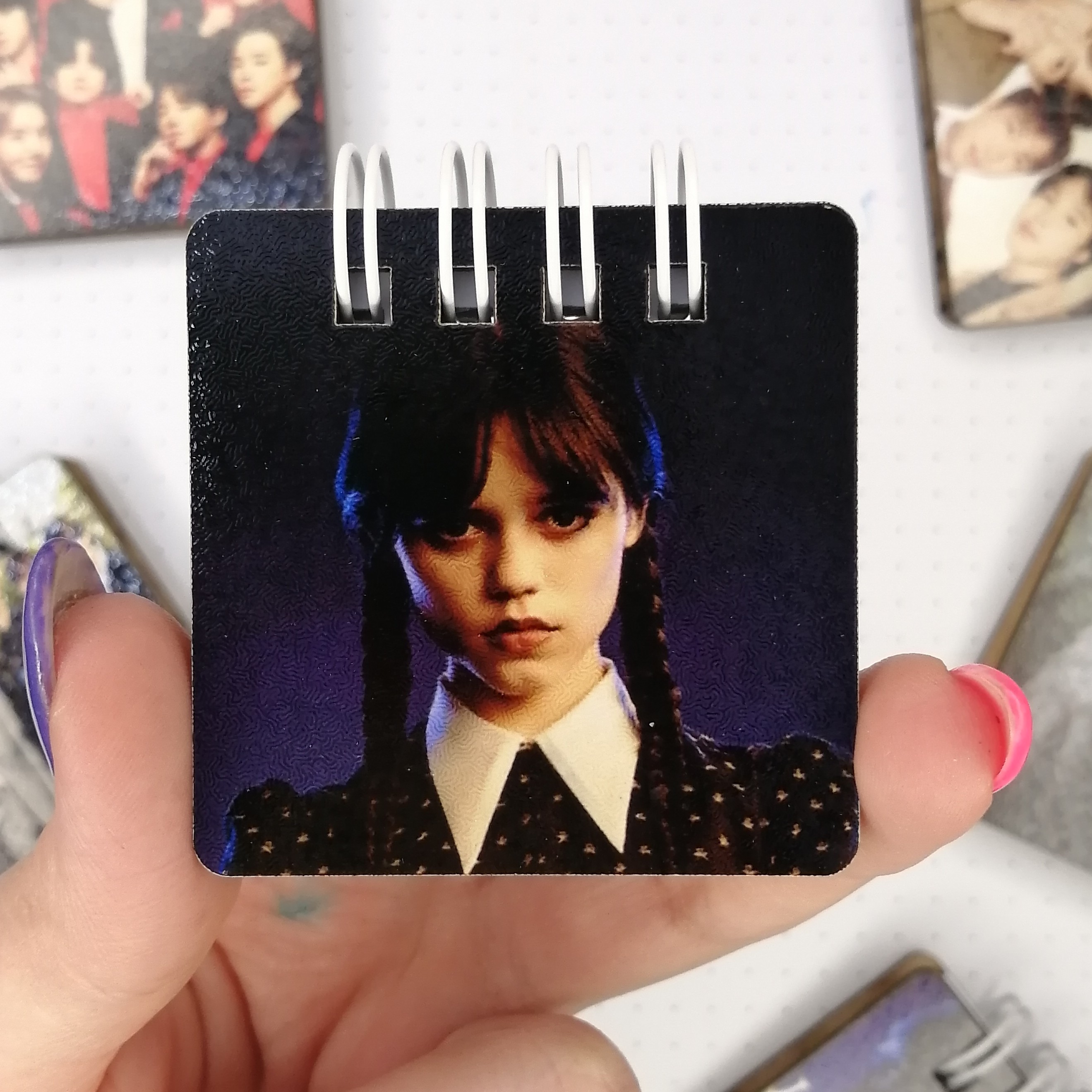 دفترچه یادداشت چوبی 3 کوچک وارداتی طرح ونزذی Wednesday 