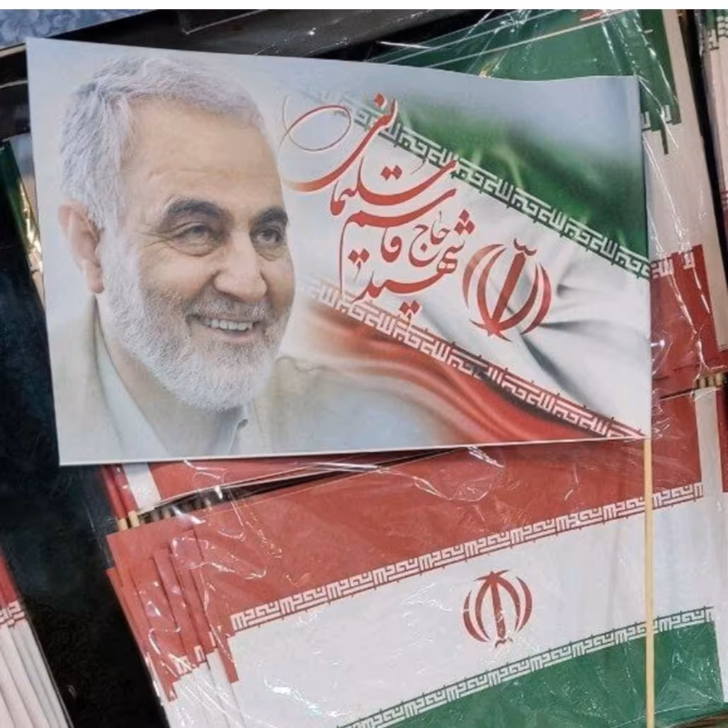 پرچم کاغذی طرح ایران و سردار  بسته 50عددی