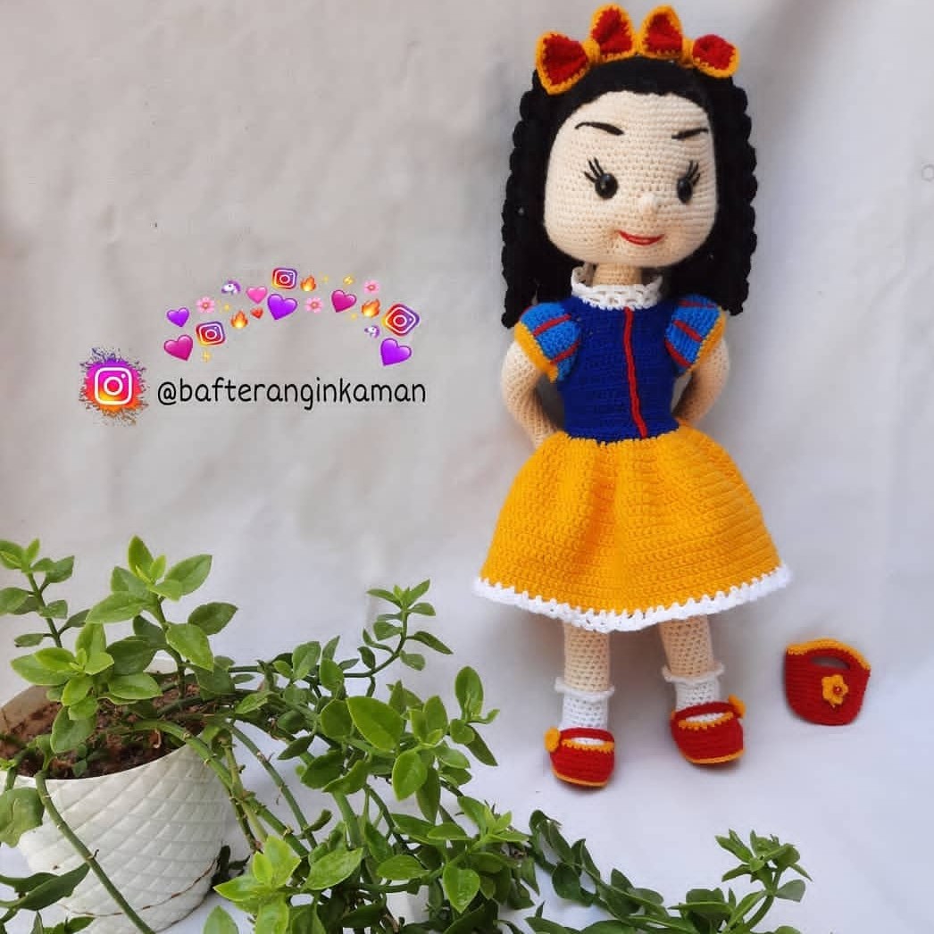 عروسک سفید برفی بافتنی