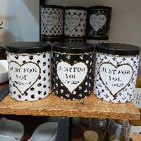 بانکه فلزی در طرح های متفاوت و رنگ مشکی و سفید 