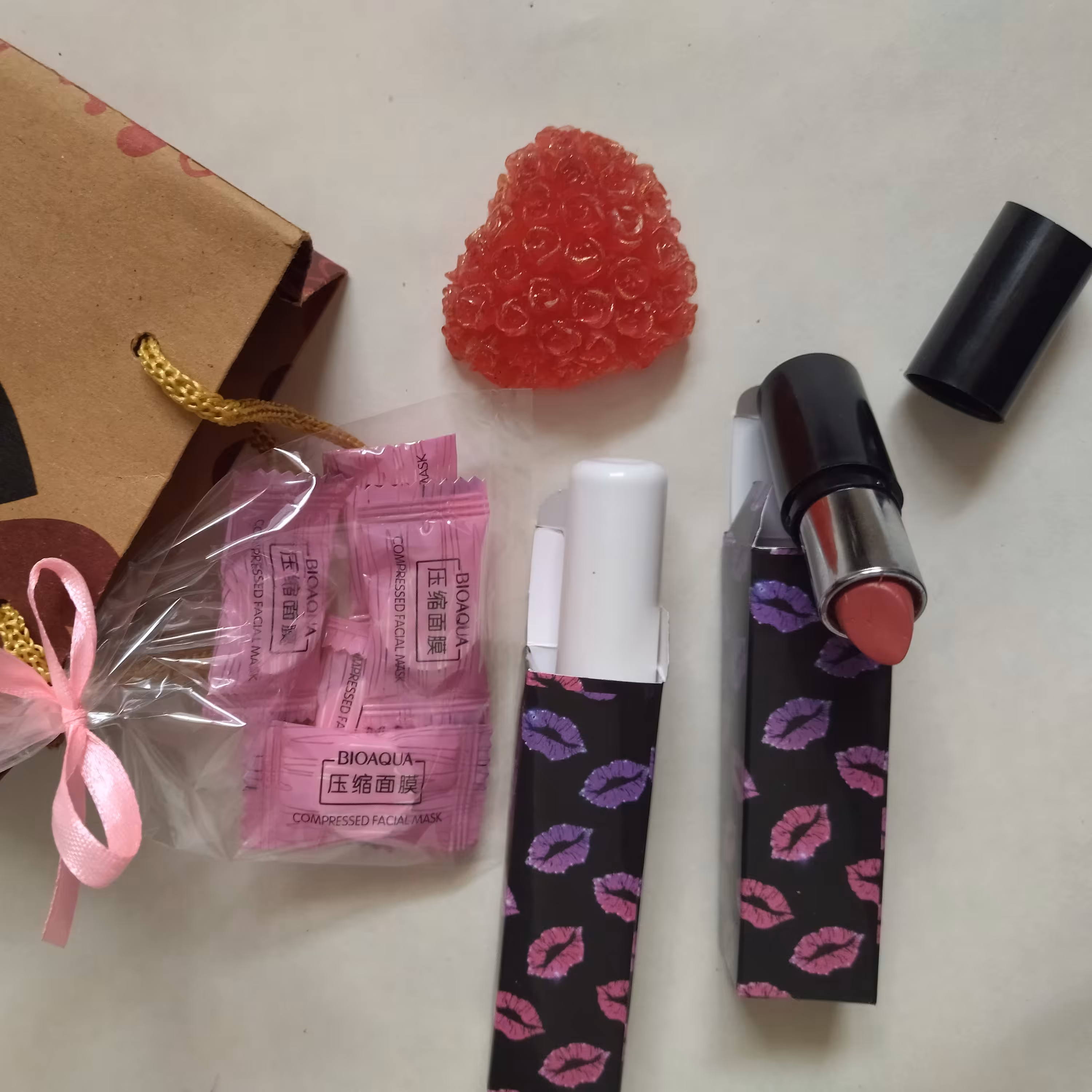 پک هدیه 4 آیتم کاربردی  مناسب هدیه به دوستان عزیزتون 