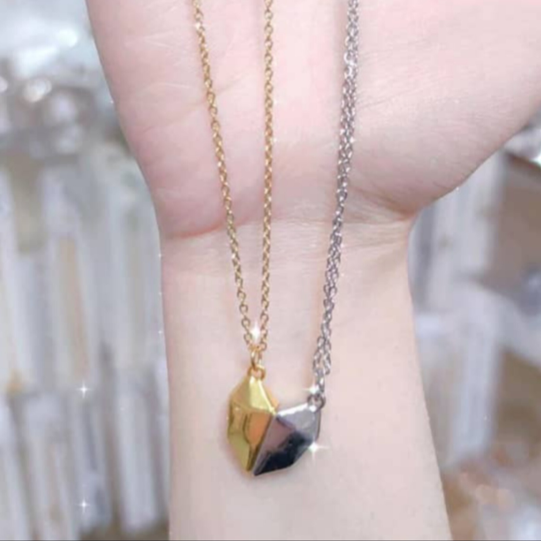 گردنبند دوتایی قلب تراشدار  رنگ ثابت جنس استیل باضمانت ارسال رایگان 