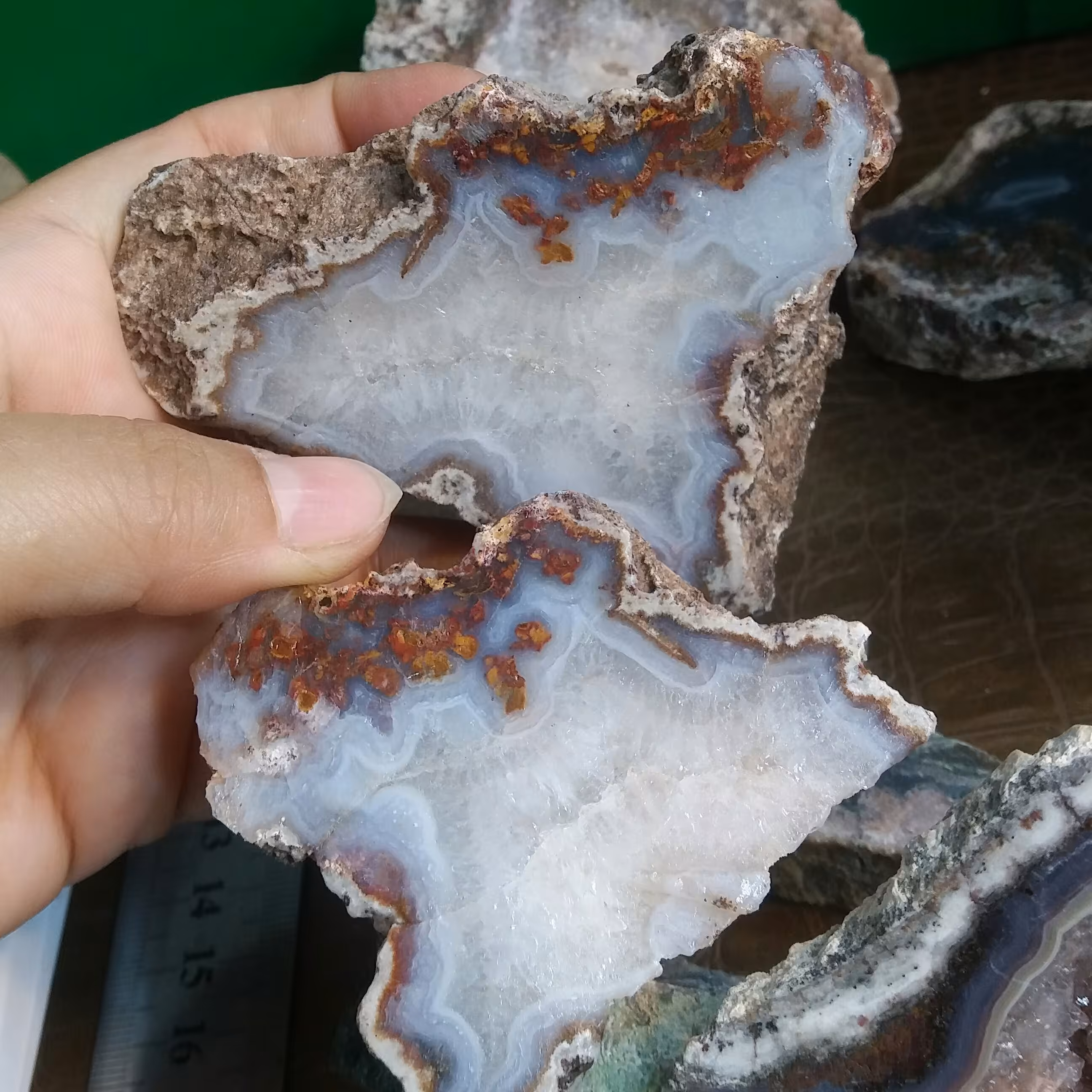 سنگ عقیق ژئود با حاشیه سلیمانی شجر دار  7 سانت