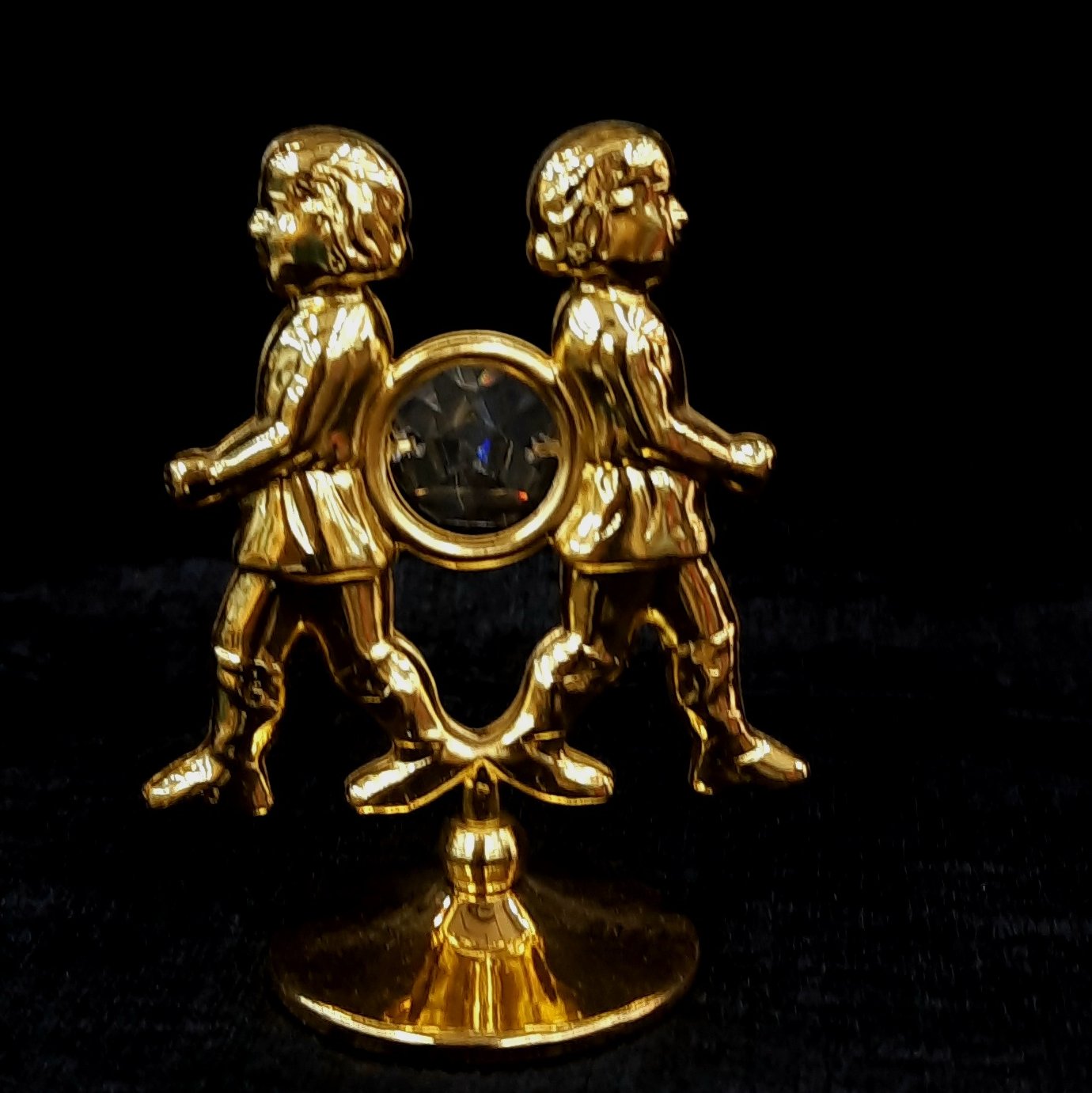 مجسمه ماه تولد 2 آدم نماد ماه خرداد رنگ طلایی