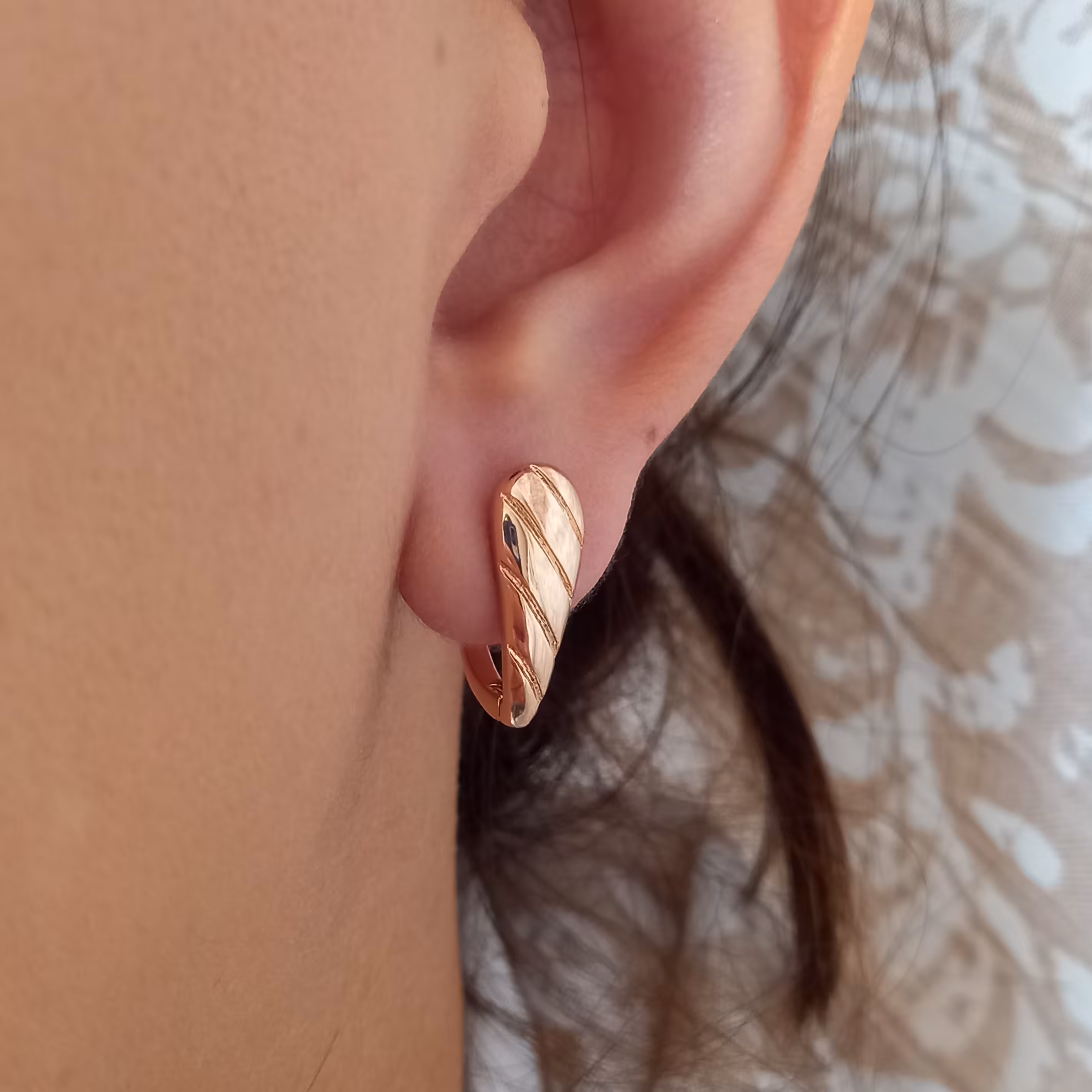 گوشواره طرح طلا مارک ژوپینگ ابکاری طلا رنگ ثابت بسیار زیبا 