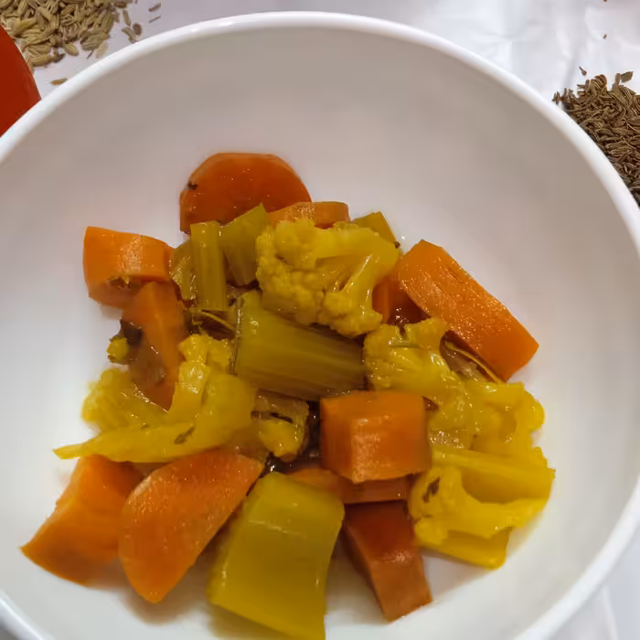 ترشی مخلوط خانگی(یک کیلویی)