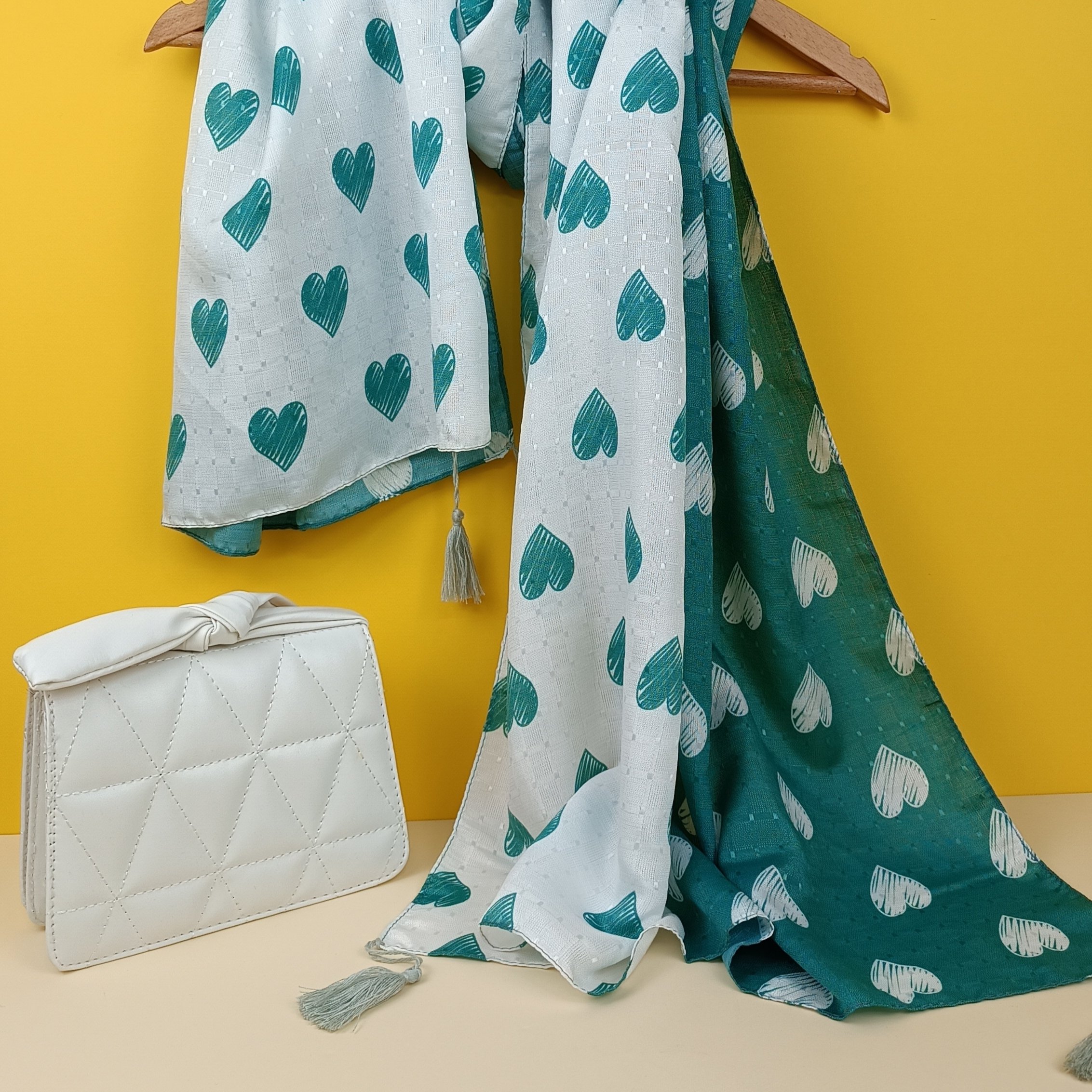 شال قلبی سبز