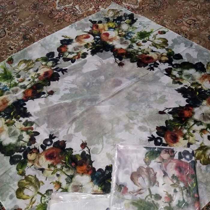 روسری دور گل جذاب 