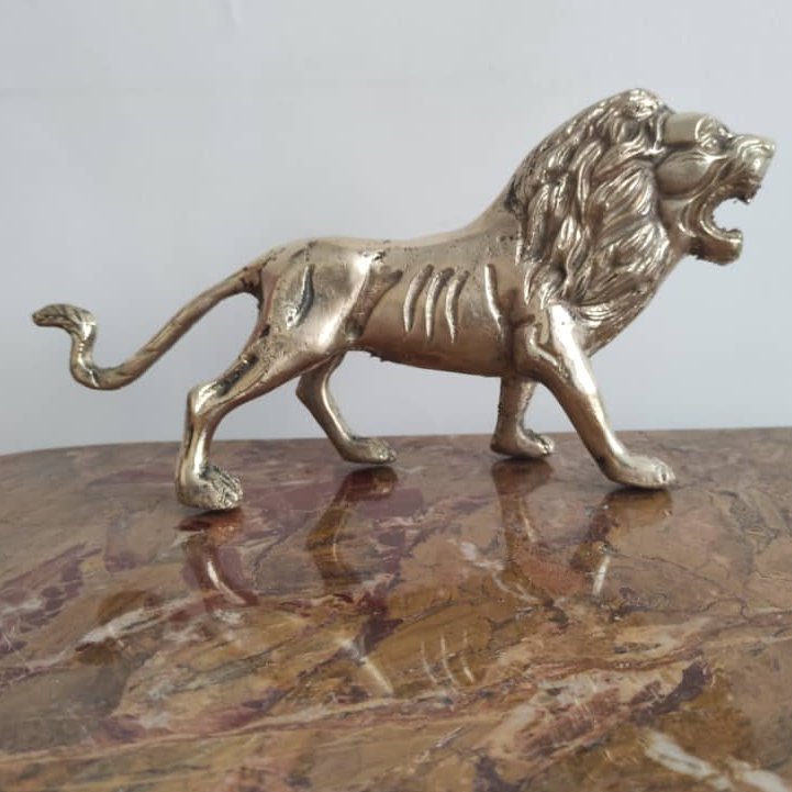 شیر زیبا  برنجی (کاملا برنجی)بدونه رنگ ولعاب  اما زرد وبراق