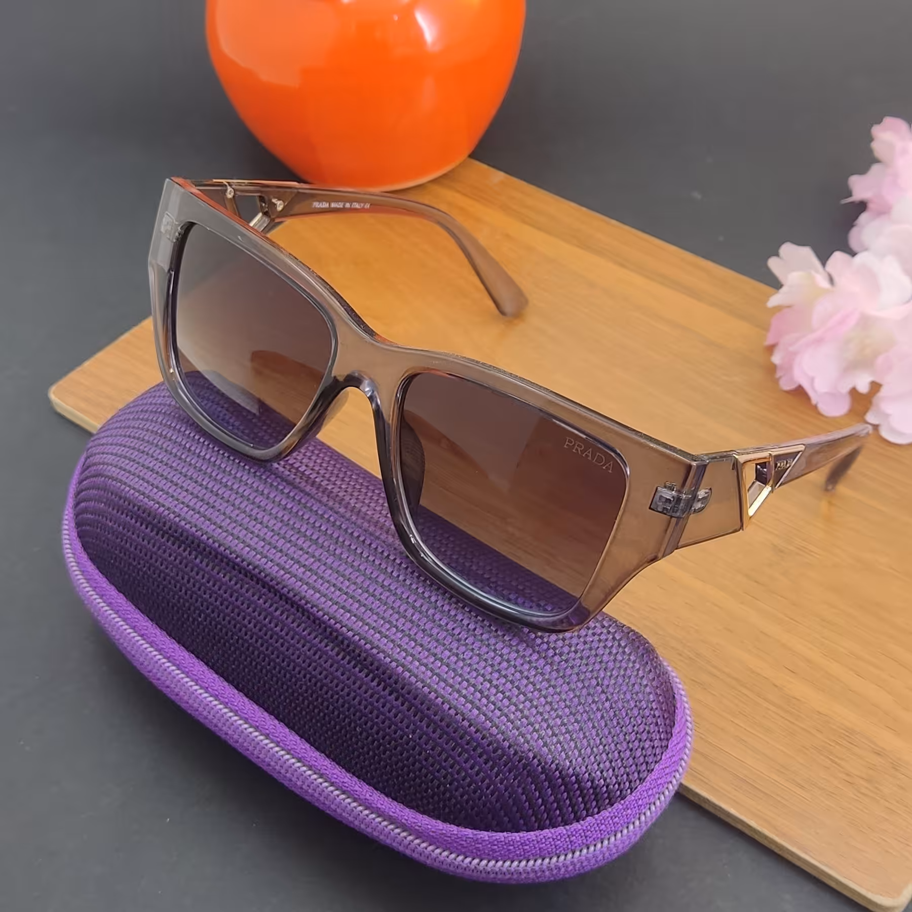 عینک پرادا uv400. کائوچویی