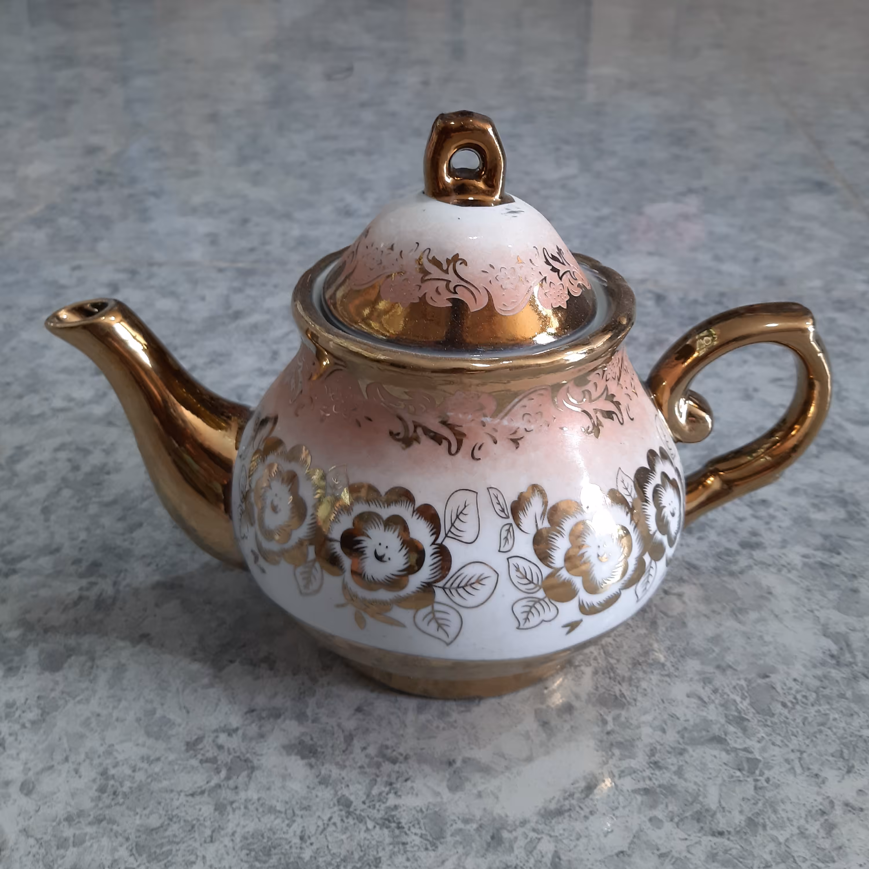 قوری چینی طلاکوب 