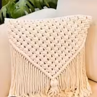 کاور مکرومه کوسن 40 در 40. جنس پارچه متقال نخ مکرومه 4 میل