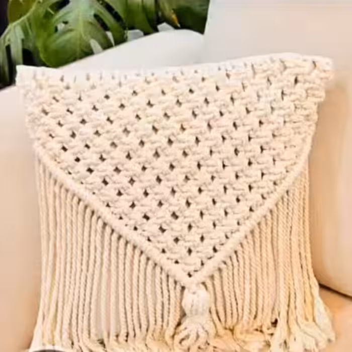 کاور مکرومه کوسن 40 در 40. جنس پارچه متقال نخ مکرومه 4 میل