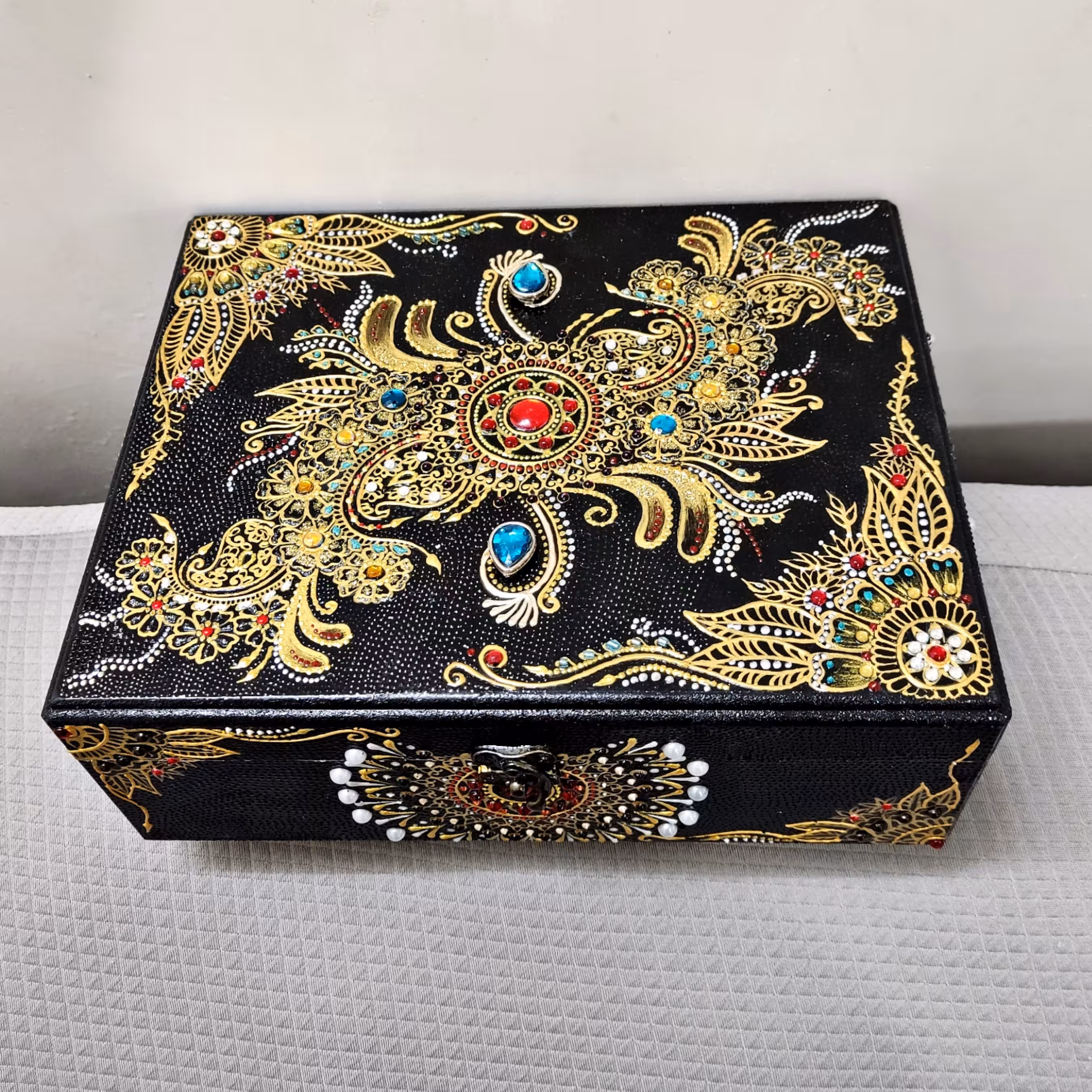 باکس دکوراتیو چوبی نگهدارنده جواهرات  تماما کار دست