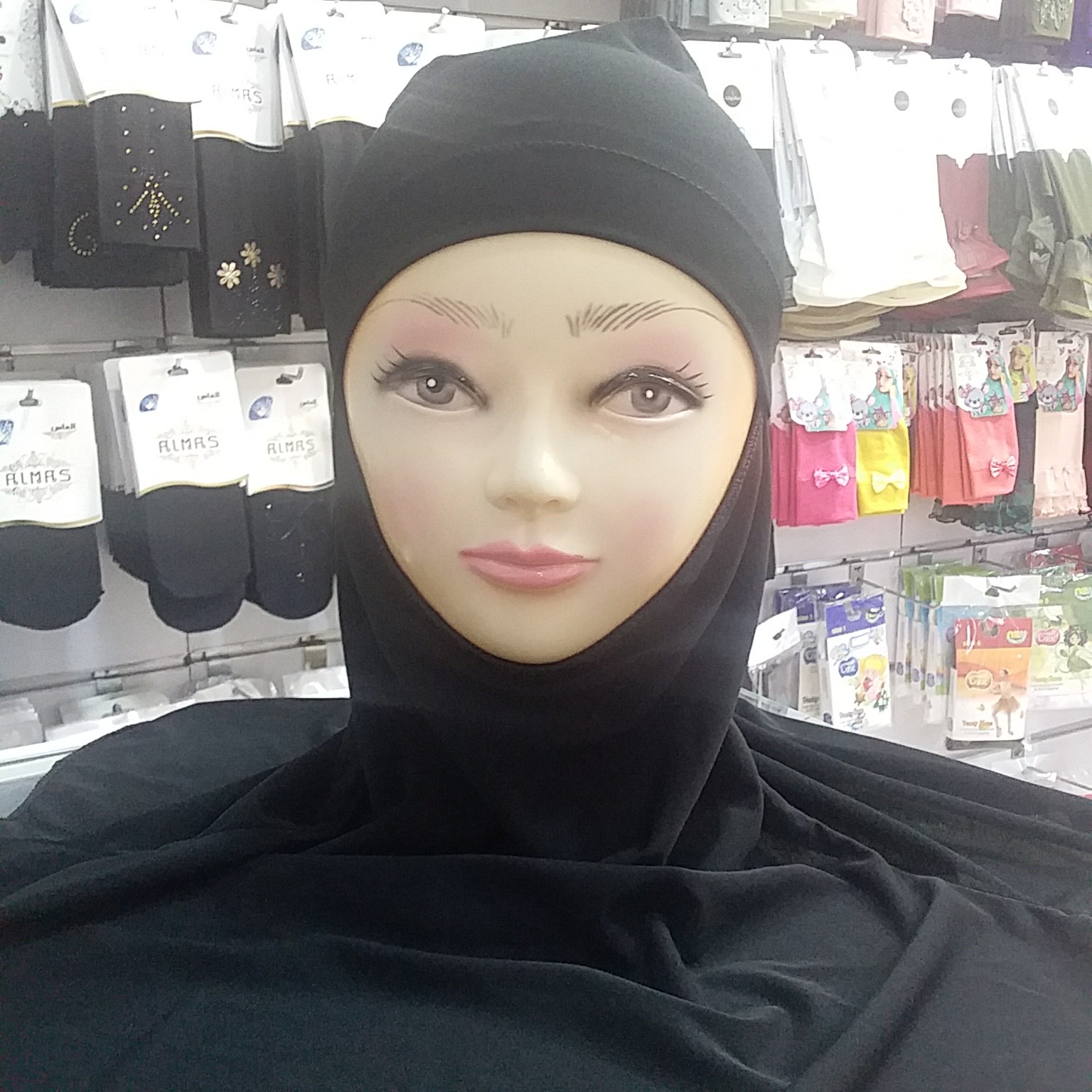 زیر شالی یا حجاب کامل زنانه.