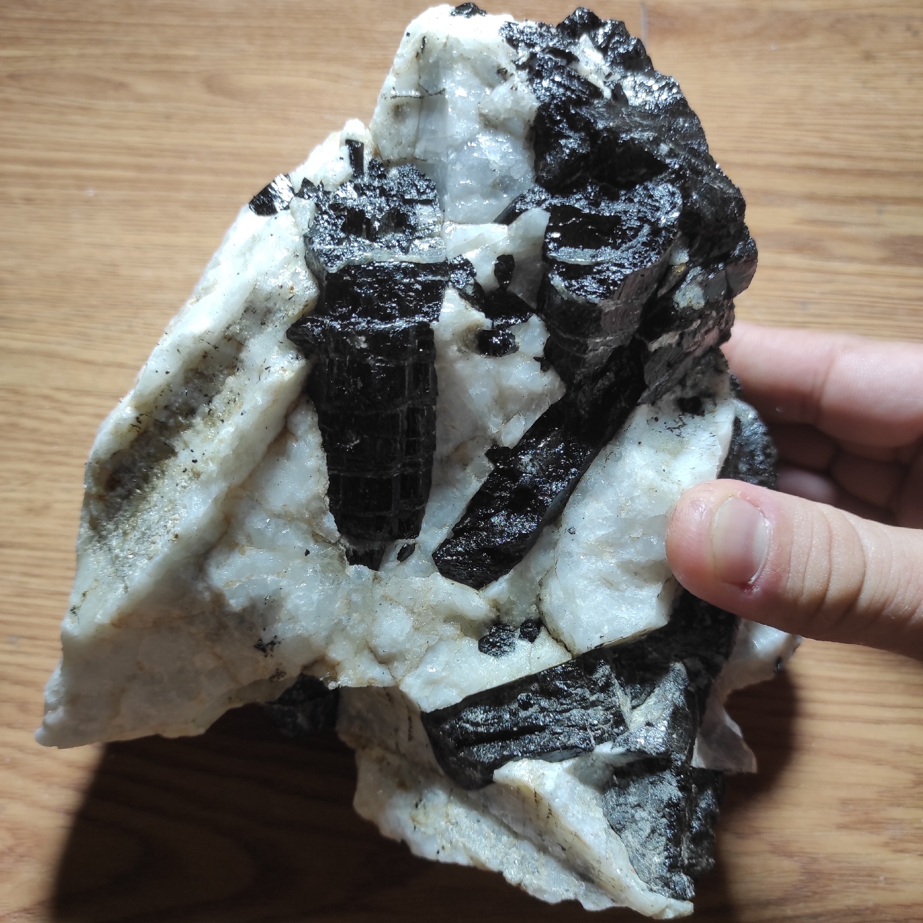 سنگ راف تورمالین سیاه T70936