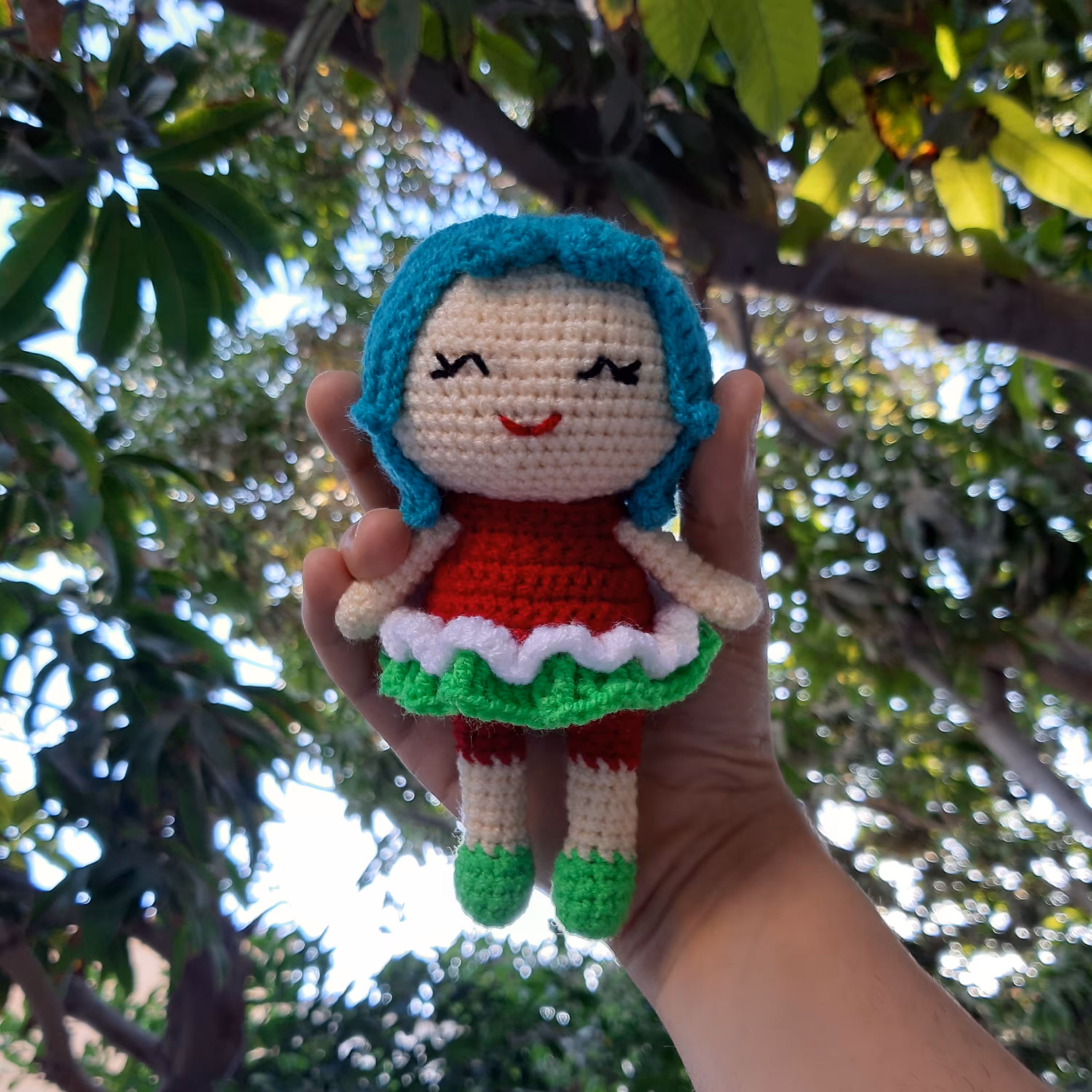 عروسک بافتنی دختر بانمک