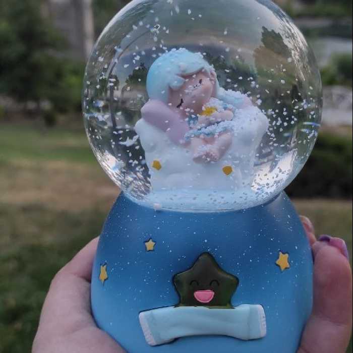 گوی متوسط چراغ و موزیکال دختر خوابیده 