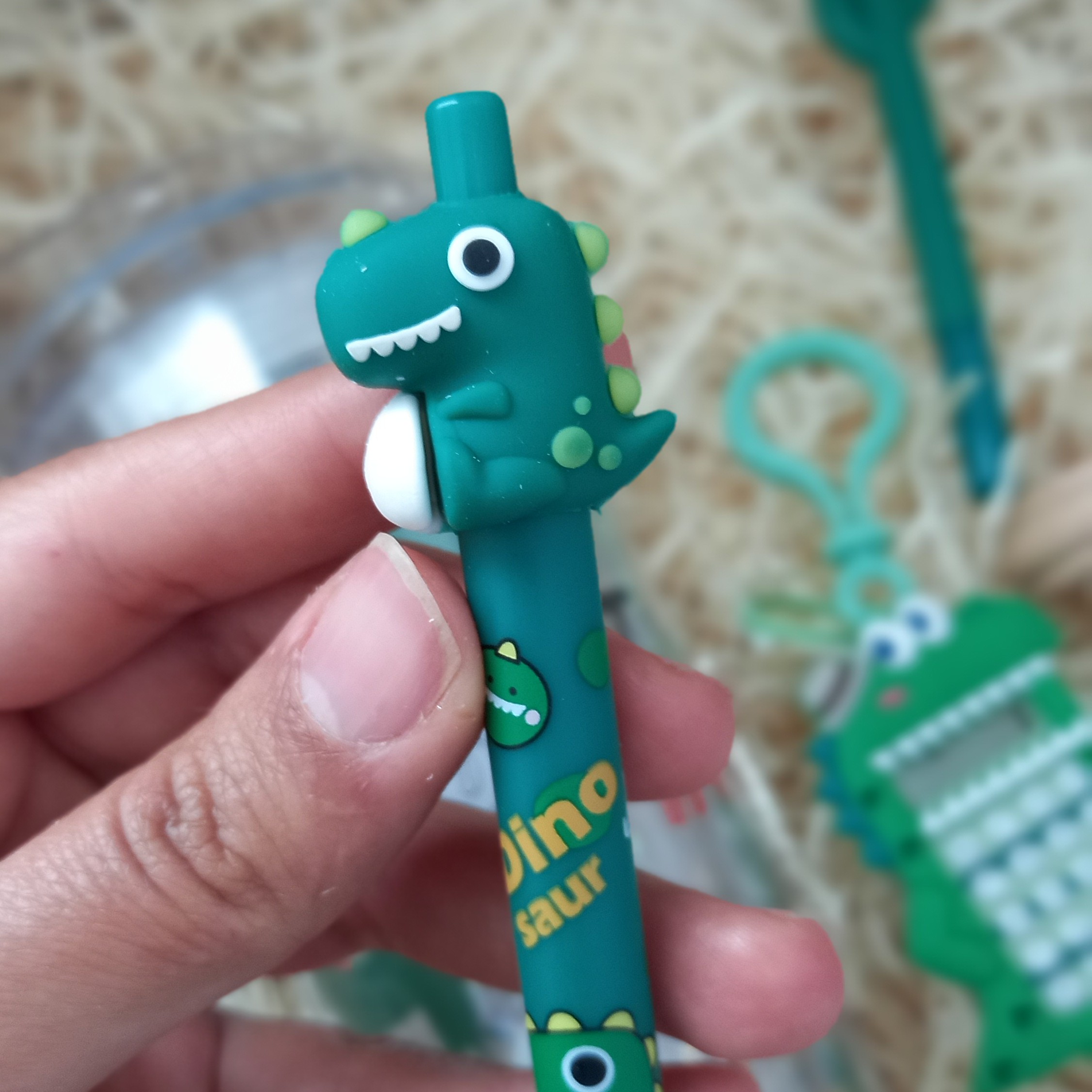 مداد فشاری فانتزی طرح دایناسور جنس با کیفیت وارداتی و سیلیکونی  این مداد تموم نمیشه