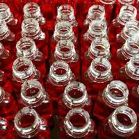 سس انار در سایز متوسط با وزن 170 گرم با طعم ترش با رنگ قرمز