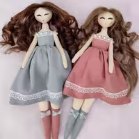 عروسک پارچه ای  تیلدا طرح دخترانه 33 در سانتی همراه پایه