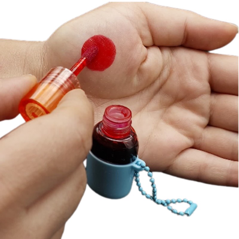 تینت لب مجیک MAGIC مدل قمقمه  رنگ قرمز  بازنجیر آویز کاملا ضدآب  بافت بسیار سبک و 24 ساعته مات  تاریخ مصرف 2027