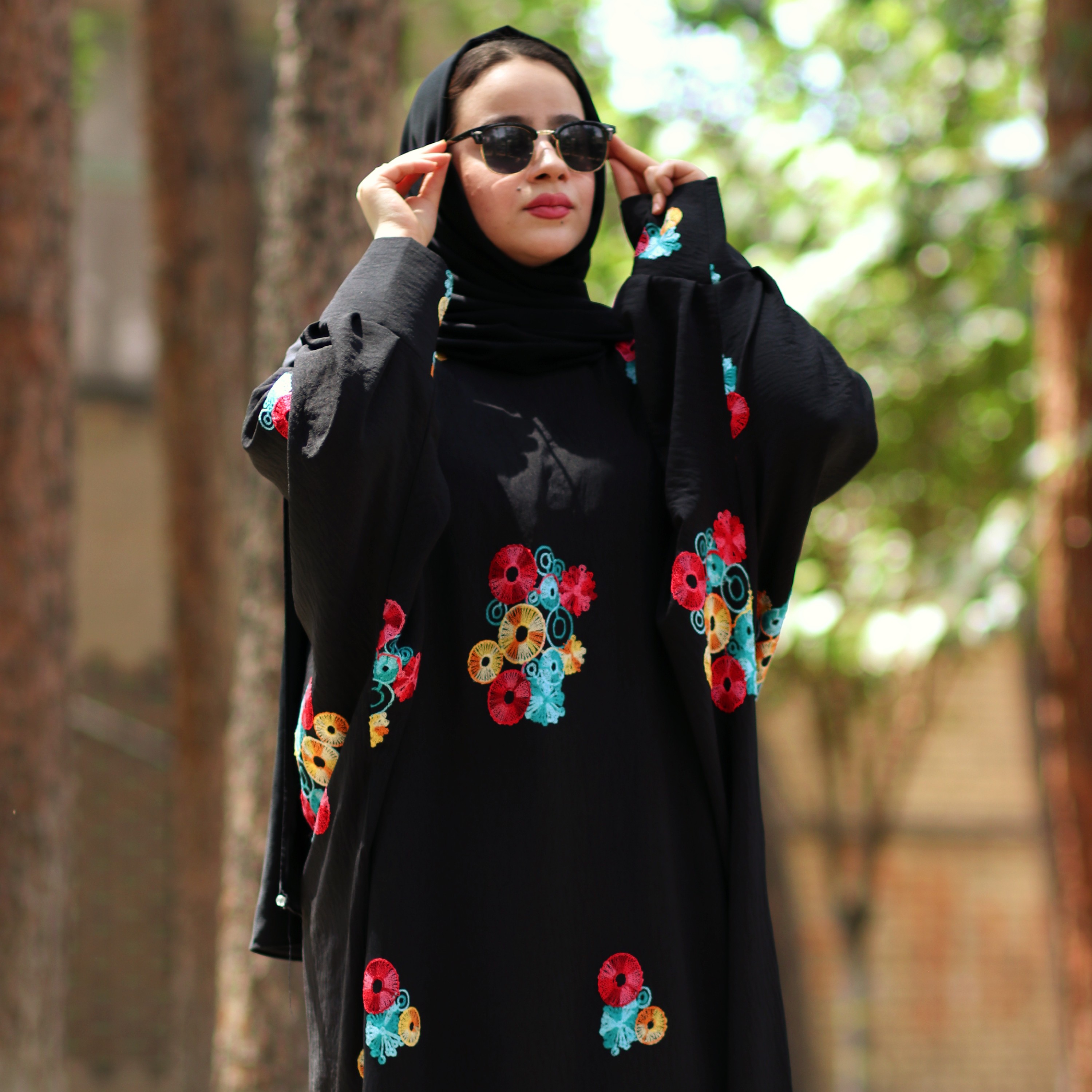 مانتو عبایی گلدوزی گل فری سایز بسیار جذاب