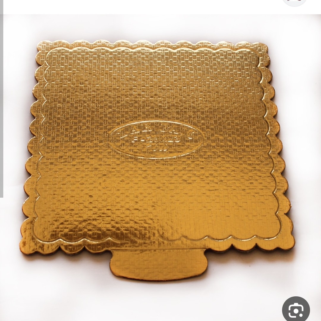 صفحه زیر کیک مقوایی مربع طلایی سایز 29