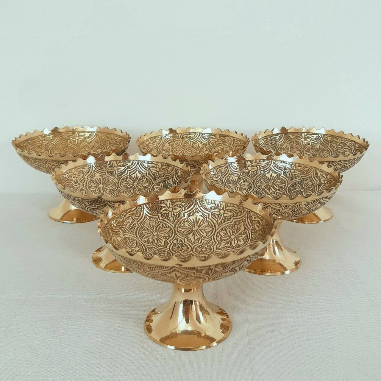 پیاله گل لبه خشتی پایه دار برنجی