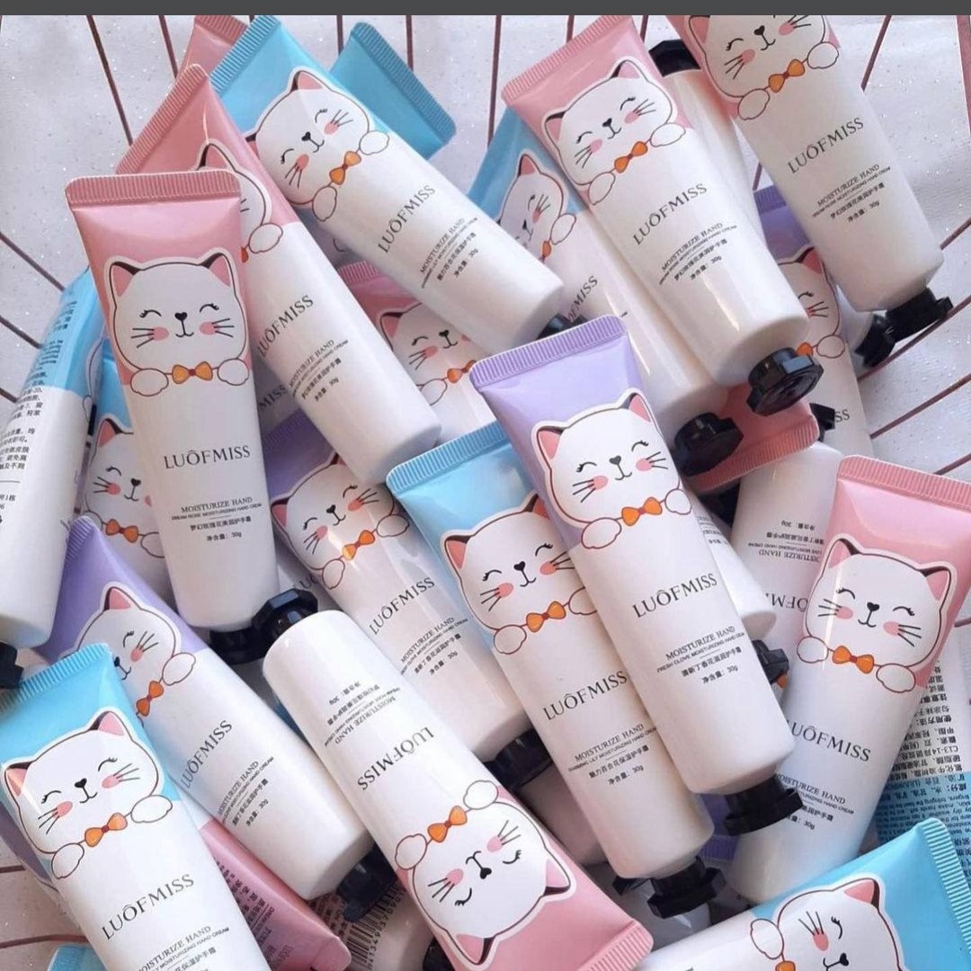 کرم دست گربه ای LUOFMISS
حاوی هیالورونات سدیم، آلانتوئین
دارای رایحه دلپذیر
 بافت نرم و غیر چرب
آبرسان
مرطوب 
