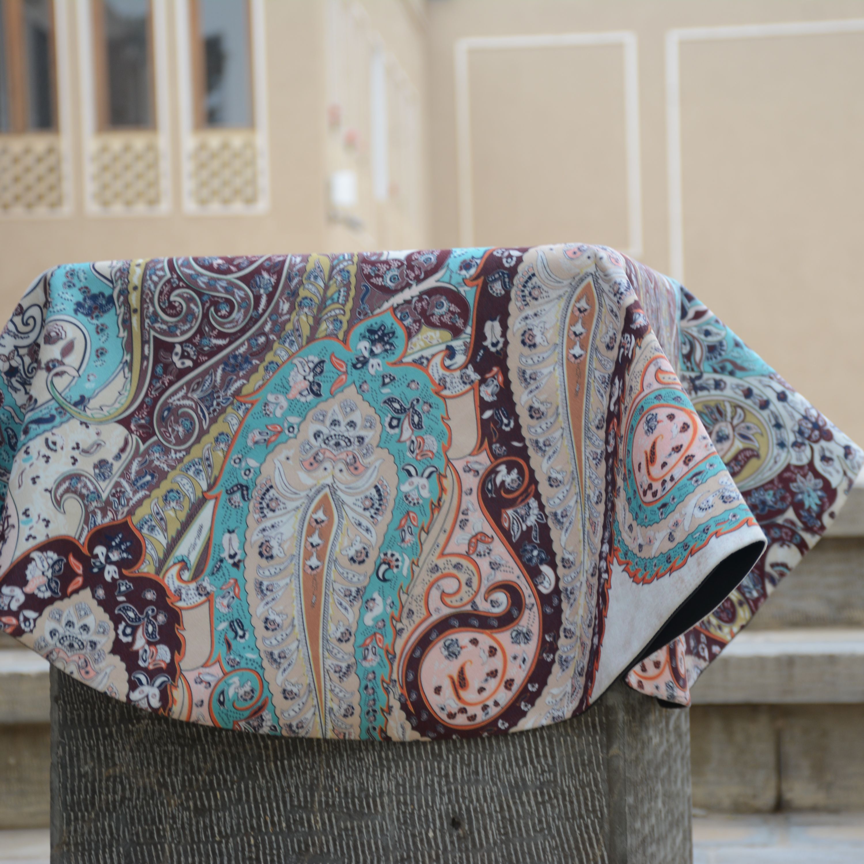 رومیزی گرد مخمل کره قطر 100